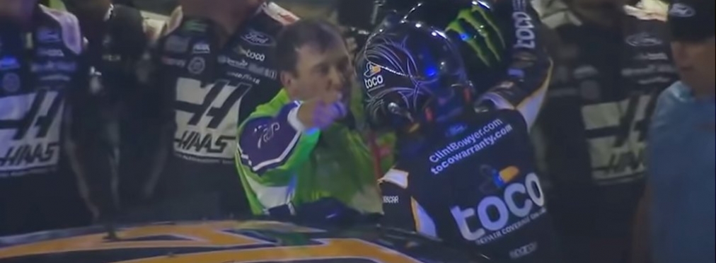 Видео: гонщики NASCAR устроили драку после заезда