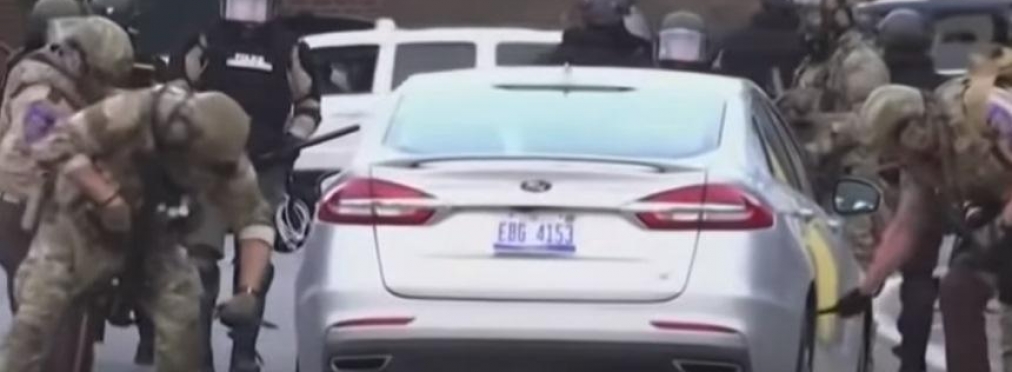 Полиция США прокалывает шины автомобилям без объяснения причин