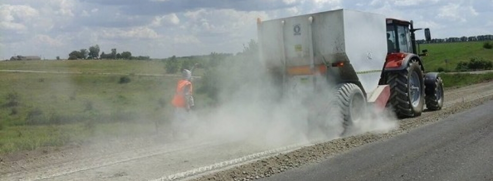 Дорожники взялись ремонтировать одну из худших дорог страны