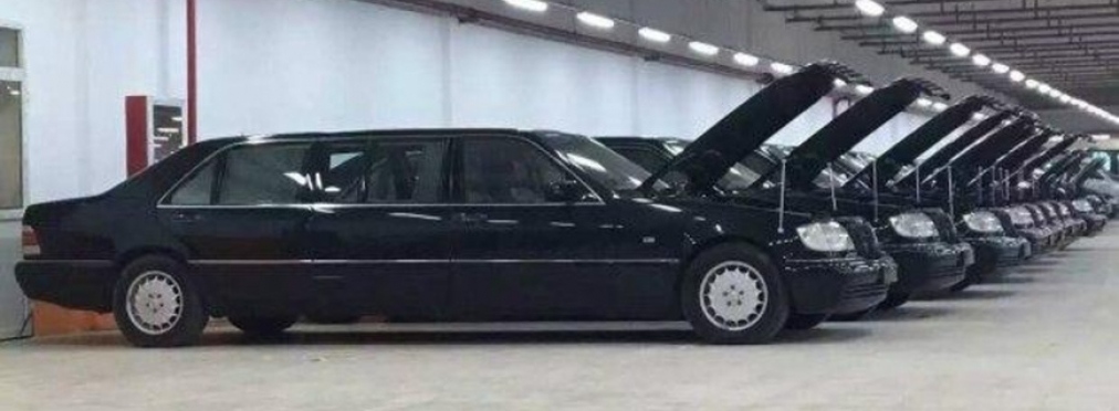 Китайские власти выставили на торги 8 лимузинов W140 Mercedes-Benz Pullman