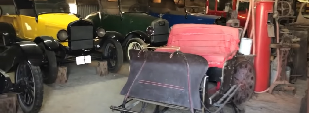Забытую коллекцию 100-летних автомобилей нашли в пыльном амбаре