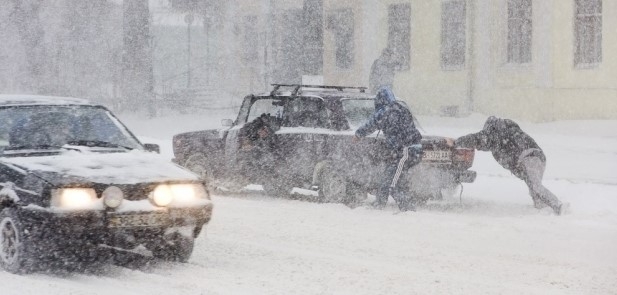 Как переживают непогоду в регионах и на дорогах Украины