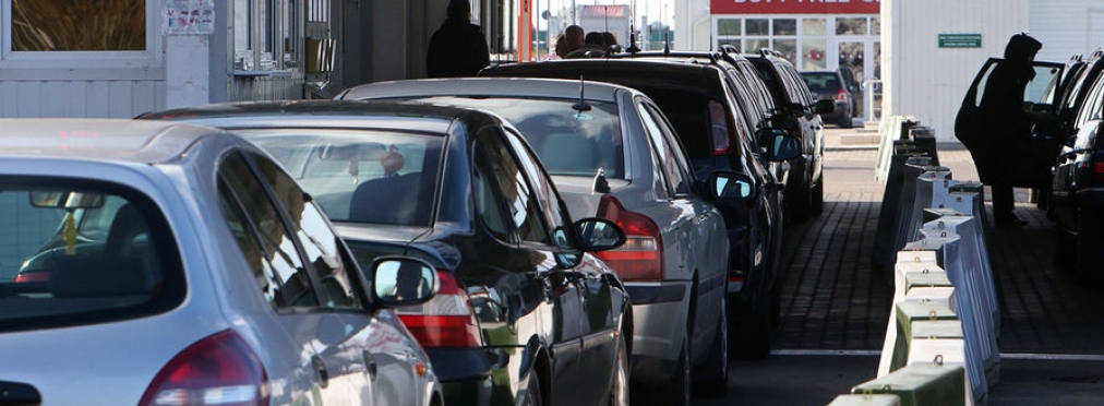 У водителей, стоящих в заторе на польской границе истекает срок перерегистрации ТС