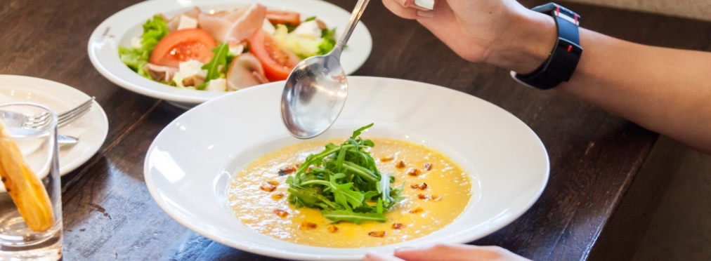 Рестораны A la minute приглашают на суп с кокосовым молоком и другие новинки летнего меню