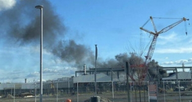 Во Фримонте загорелся завод Tesla (фото, видео)