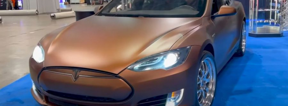 Первую бензиновую Tesla Model S показали на видео
