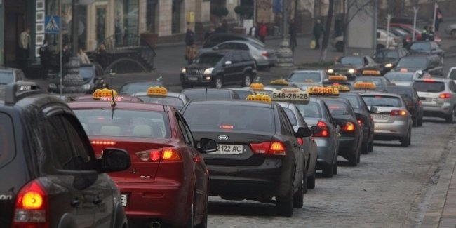 В Украине хотят конфисковывать автомобиль за работу в такси без лицензии