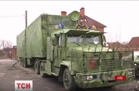 Волонтеры презентовали бойцам зоны АТО грузовик, назвав его «Бешеный УКР»
