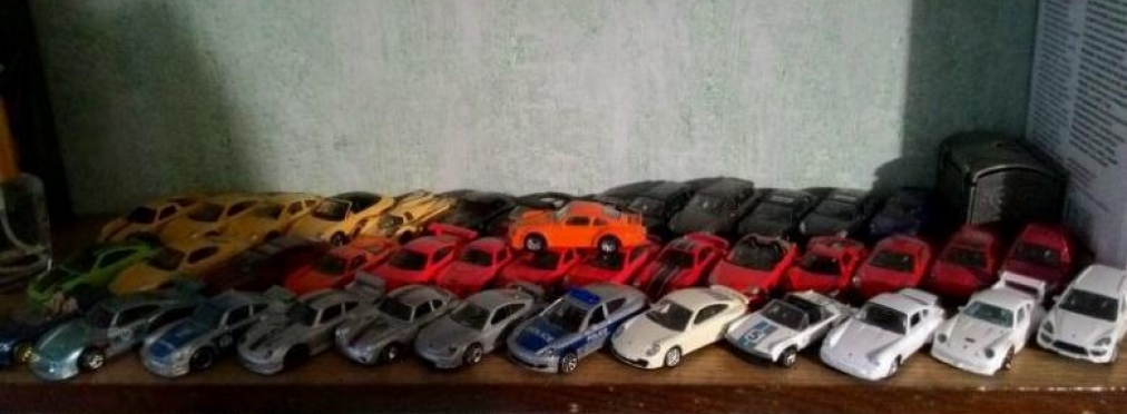 Коллекцию игрушечных Porsche продают по цене двух настоящих «Кайеннов»