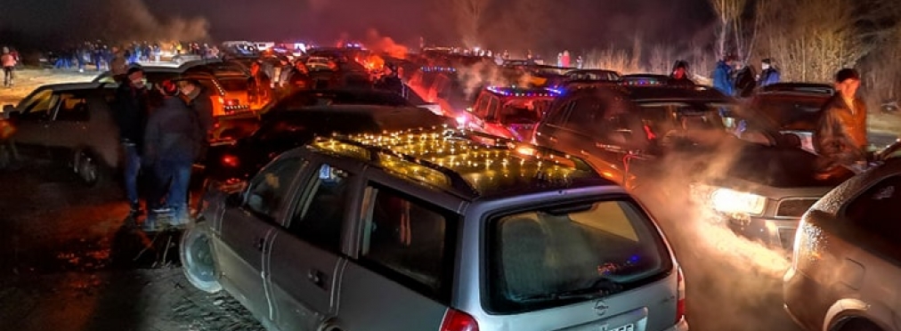 В Кропивницком выстроили «автоелку» из 230 машин