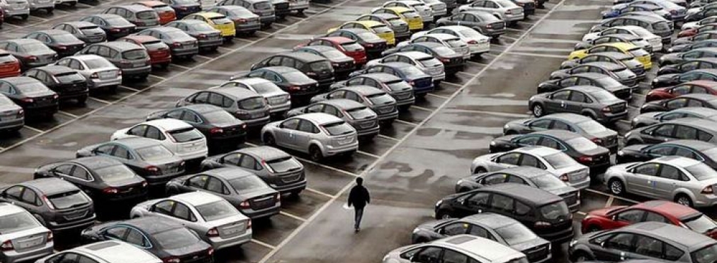 Продажи автомобилей в Китае упали впервые за 28 лет