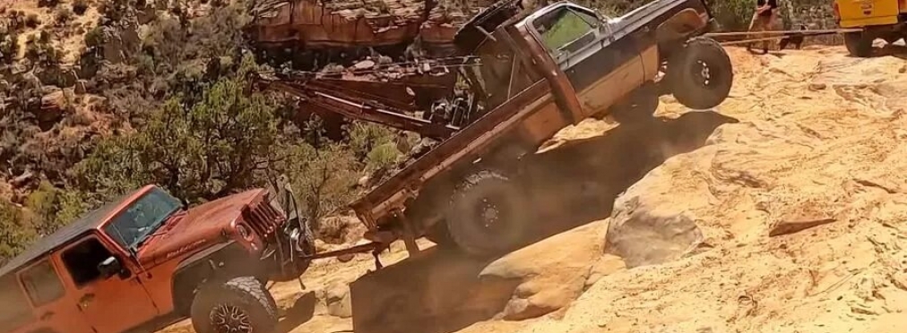 Дикое спасение: Jeep Wrangler подняли со дна каньона