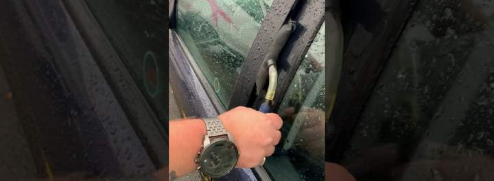 Водитель эвакуатора открыл Hyundai Elantra без ключа за несколько секунд (видео)