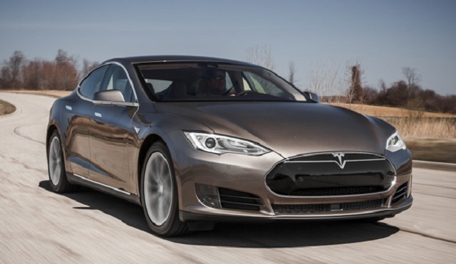 Смертельная авария с электрокаром Tesla может поставить крест на разработках беспилотных авто
