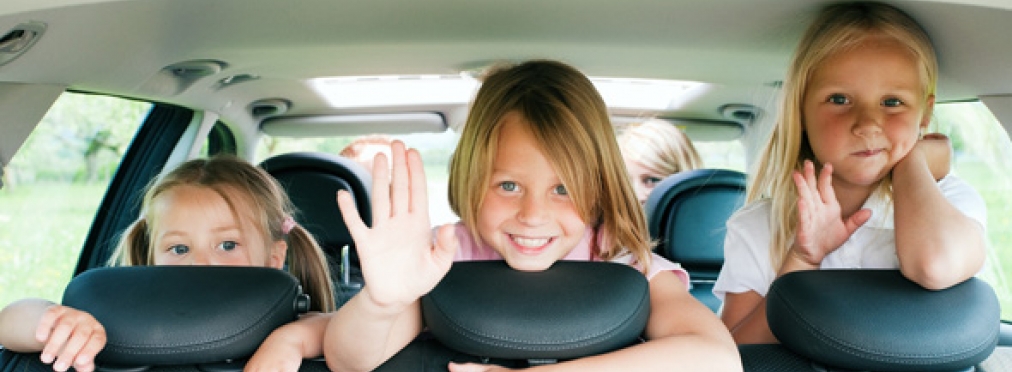 Ученые выяснили, чем занимаются дети в машине