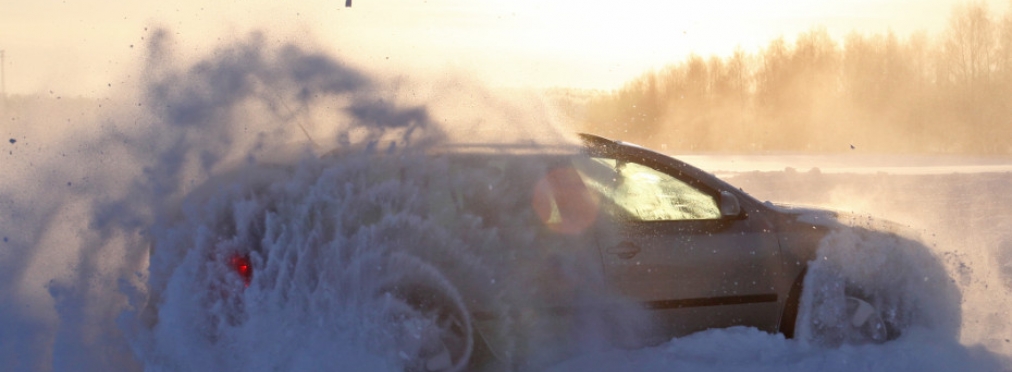 Опытные водители отключают систему стабилизации зимой: зачем?