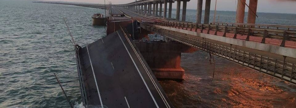 На Крымском мосту произошел взрыв, частично разрушивший его