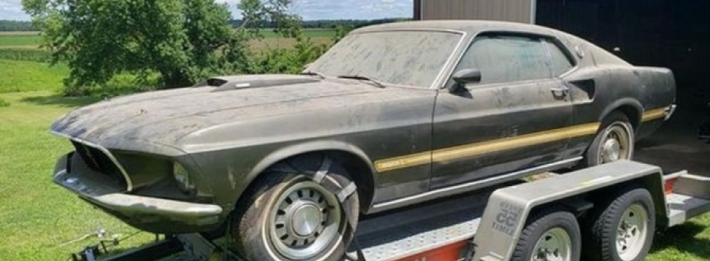 В брошенном гараже нашли Ford Mustang первого поколения в идеальном состоянии