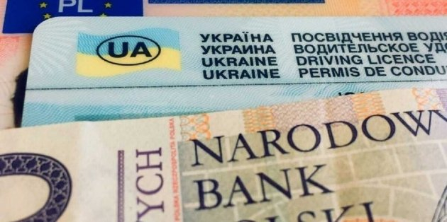 Украинцы в Польше могут не обменивать водительское удостоверение до конца года