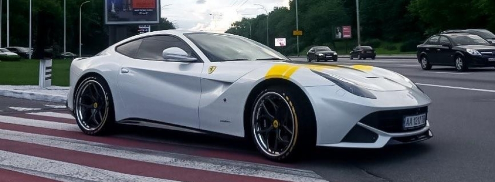 В Украине заметили редчайший Ferrari