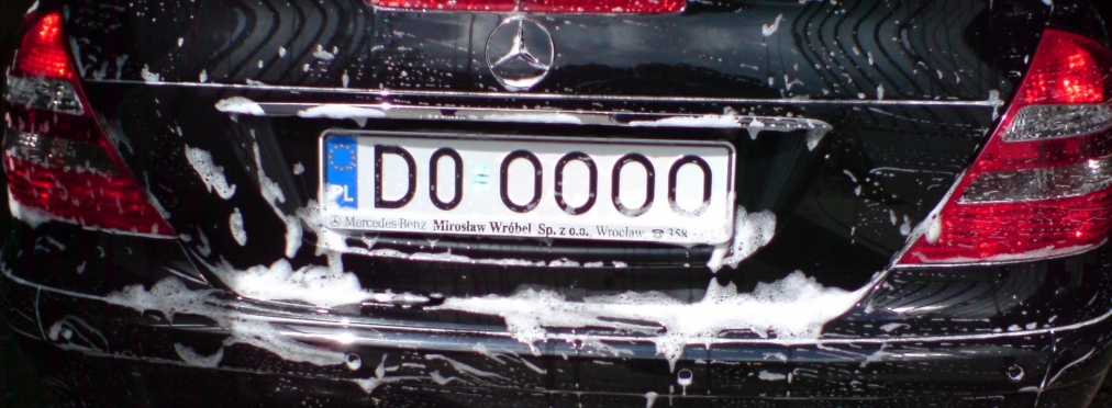 В Сети высмеяли украинцев на авто с иностранными номерами