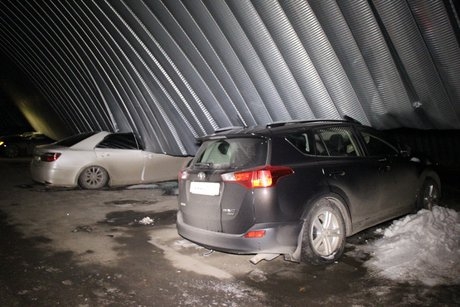 Обрушившаяся крыша парковки раздавила 30 авто