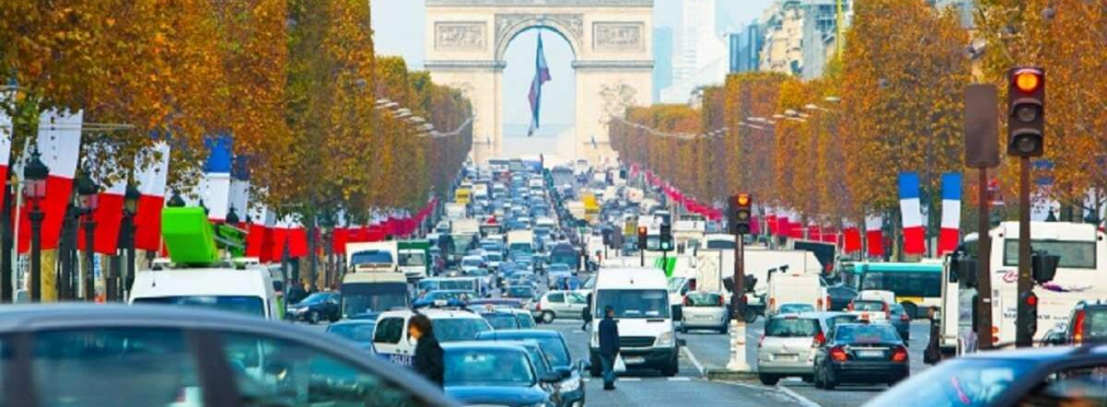 В Париже ограничили скорость до 30км/ч.