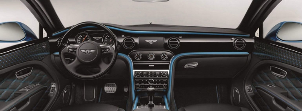 Интерьер нового Bentley Flying Spur отделают 3D-кожей