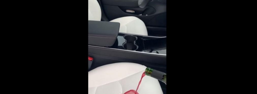 Безумное испытание кресел Tesla Model 3 красным вином