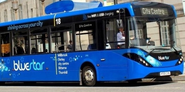 В Британии запустили автобус, который очищает воздух