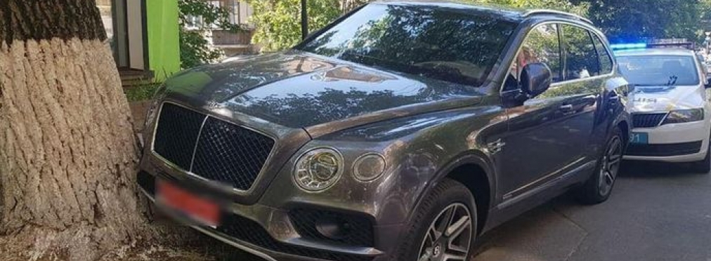 В Украине разбили еще один внедорожник Bentley Bentayga