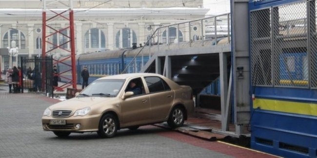 «Укрзализныця» внедрит онлайн-сервис заказа перевозки авто