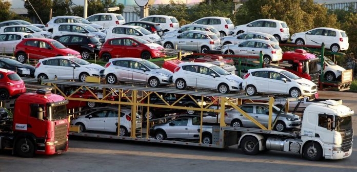 Почему украинцы стали реже покупать новые автомобили