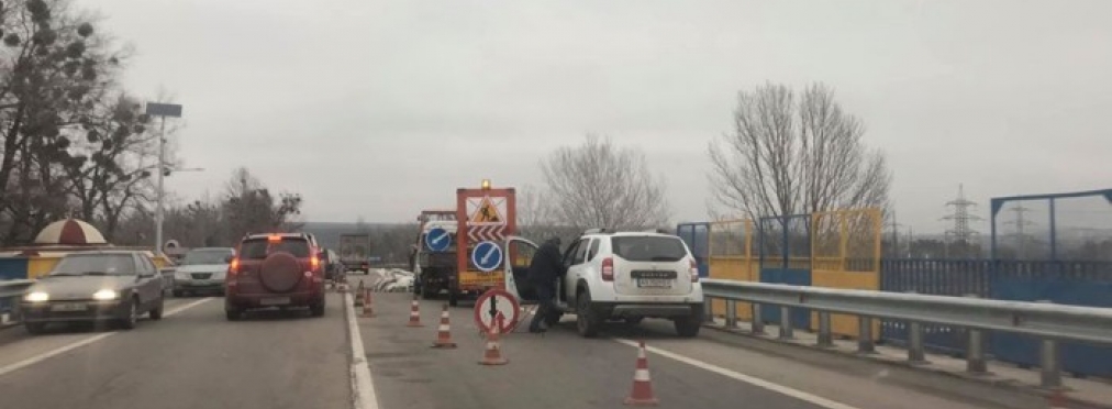 В Украине ремонтируют мост, который открыли лишь три дня назад