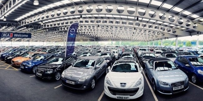 Автомобильный рынок Украины продолжает катиться вниз