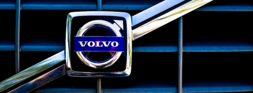 Volvo представила трехместный седан с проектором в салоне