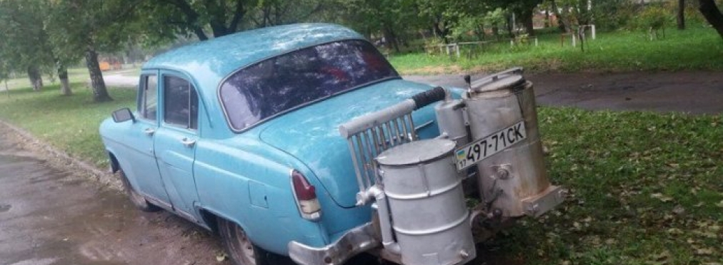 «Дрова вместо бензина»: украинец заправляет автомобиль необычным топливом