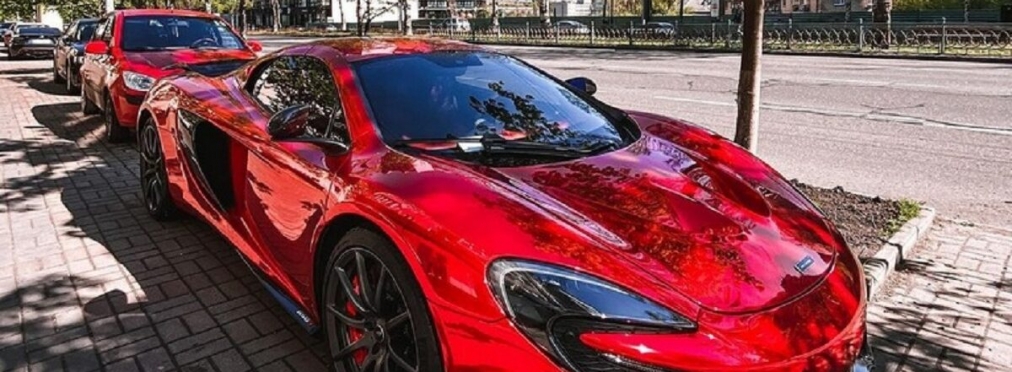 В Украине заметили яркий и мощный суперкар McLaren