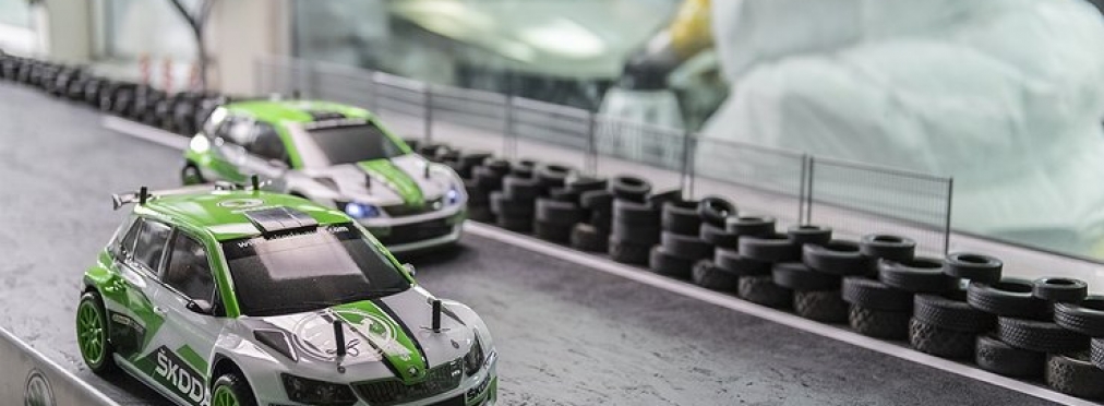 На заводе Skoda оборудовали трек для гонок игрушечных машин