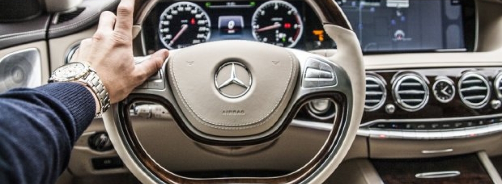 Концерн Mercedes обвинили в слежке за водителями