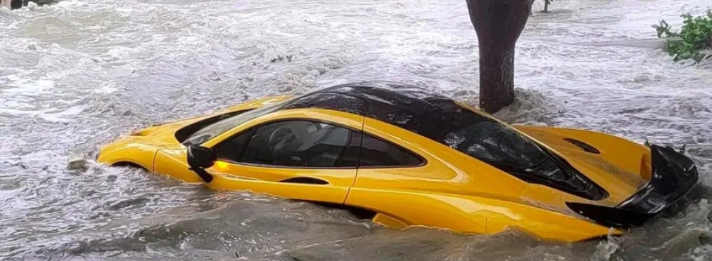 Флорида, ураган, $1,35 млн: непогода в США потопила гиперкар McLaren P1