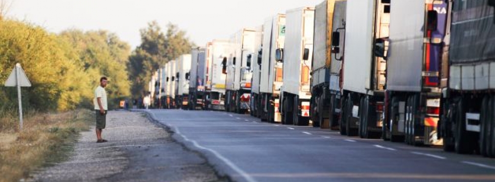 На украинской границе застряли сотни автомобилей
