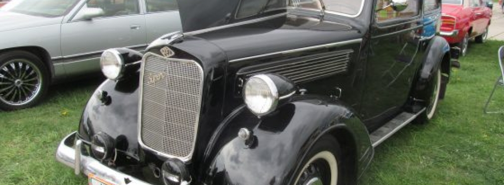 Украинец восстановил раритетный автомобиль 1937 года