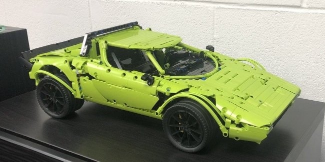 Lancia Stratos из набора Lego Technic Porsche 911 GT3 RS