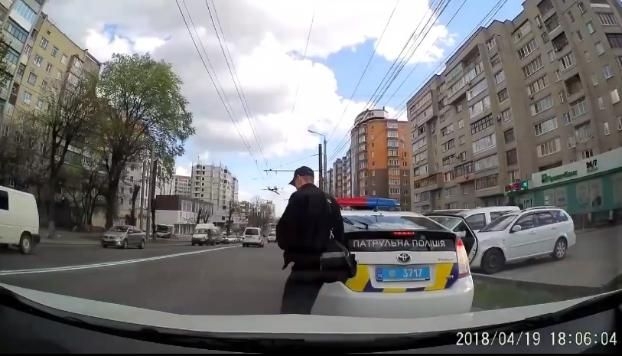 Необоснованная агрессия украинских патрульных в отношении водителя «взорвала» соцсети