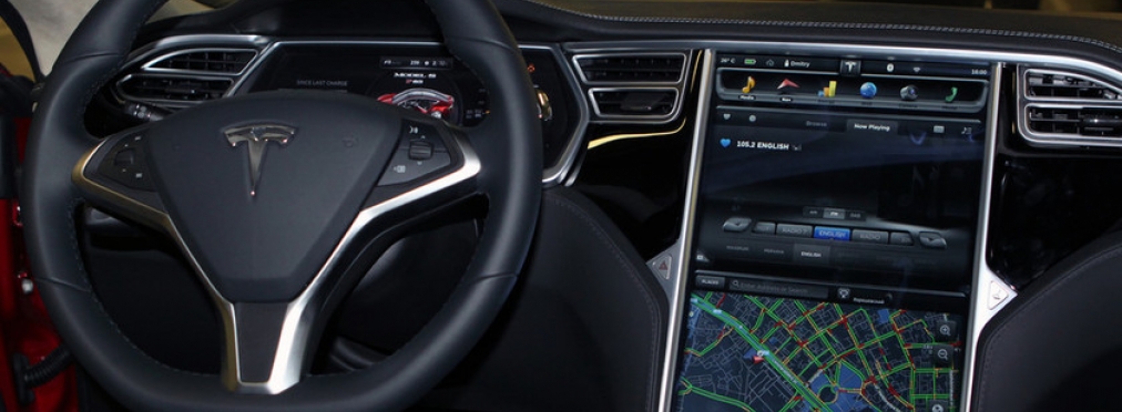 Водитель Tesla «свалил вину» за ДТП на автопилот