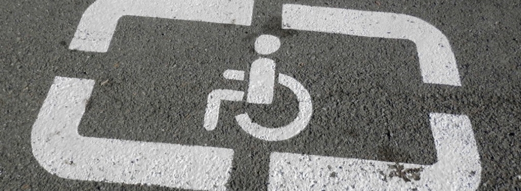 За парковку на местах для людей с инвалидностью будут штрафовать по-новому