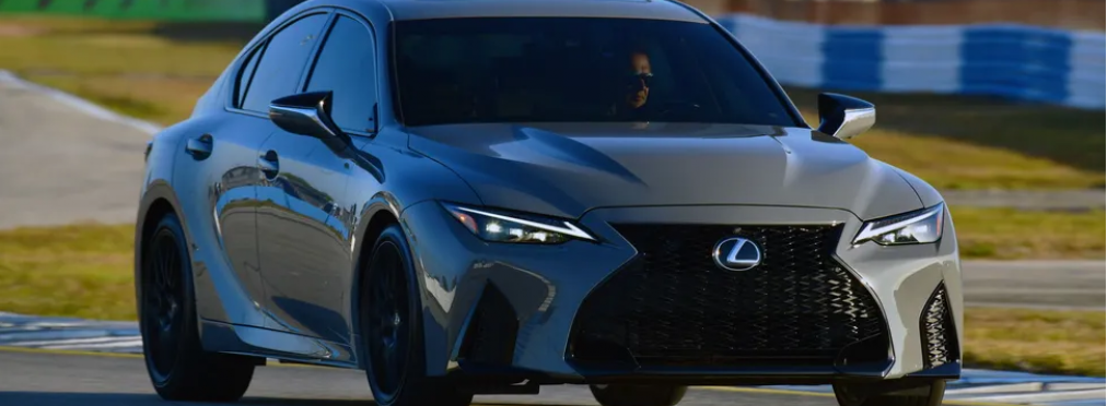 Lexus представил эксклюзивную версию седана IS