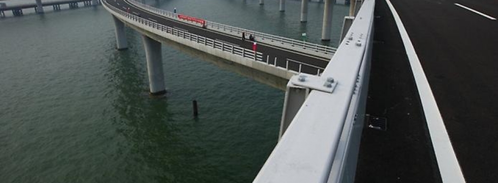 Где находится самый длинный автомобильный мост в мире
