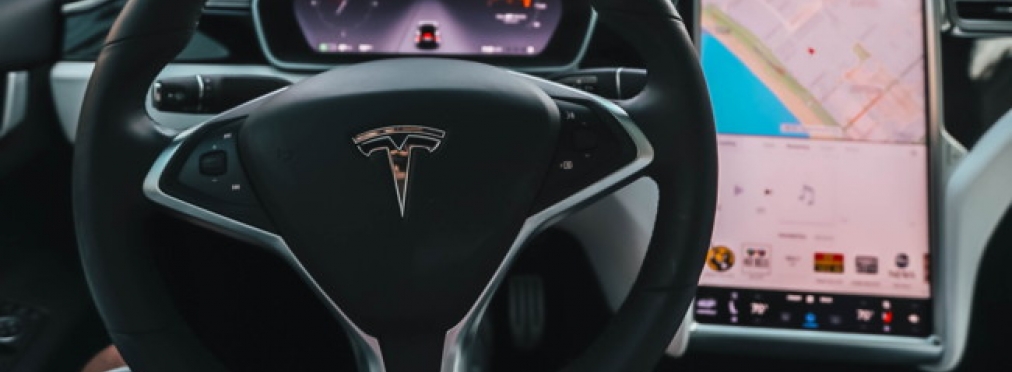 Tesla Model 3 на автопилоте протаранила сразу два автомобиля